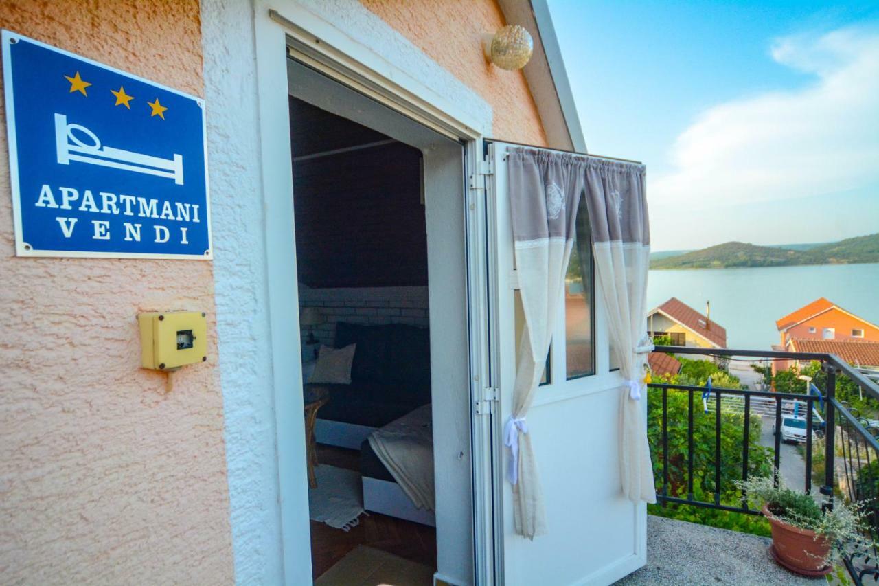 שיבניק Apartments Vendi מראה חיצוני תמונה